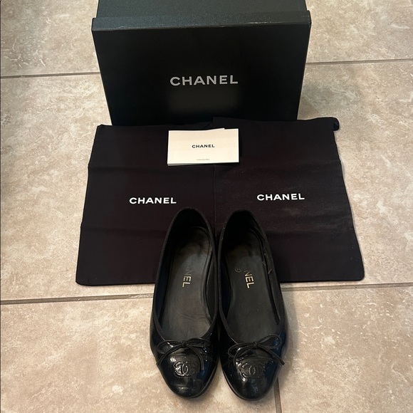 100% Authentic Chanel Women's Patent Black Calfskin Ballerina Shoe Loafer size38 - Picture 1 of 9